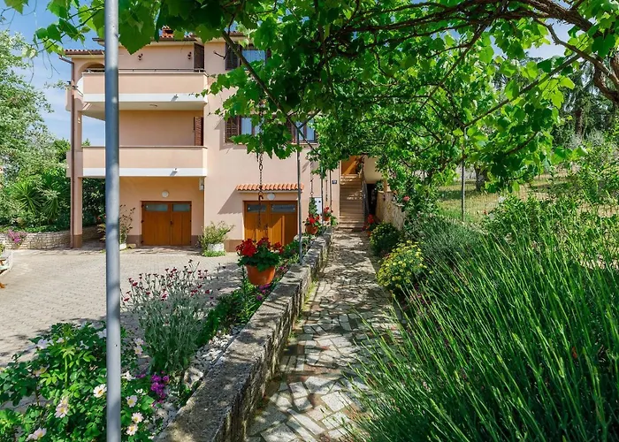 Apartman Lili-2 By Interhome Kukci